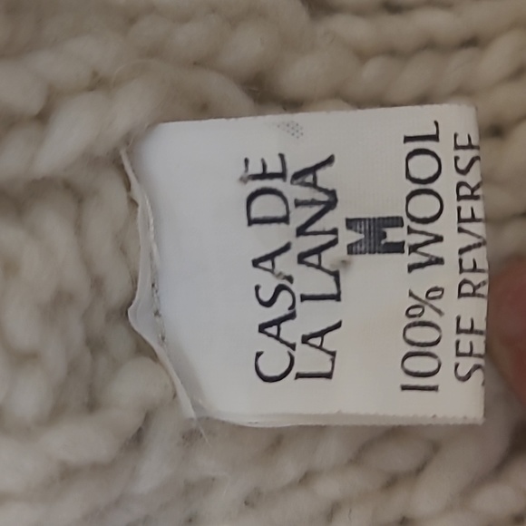 100% Wool Coat..Chunky Knit Wool Hooded Coat. Made in Ecuador - Picture 12 of 15